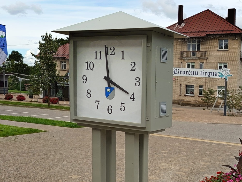 pilsētas pulkstenis Brocēnos